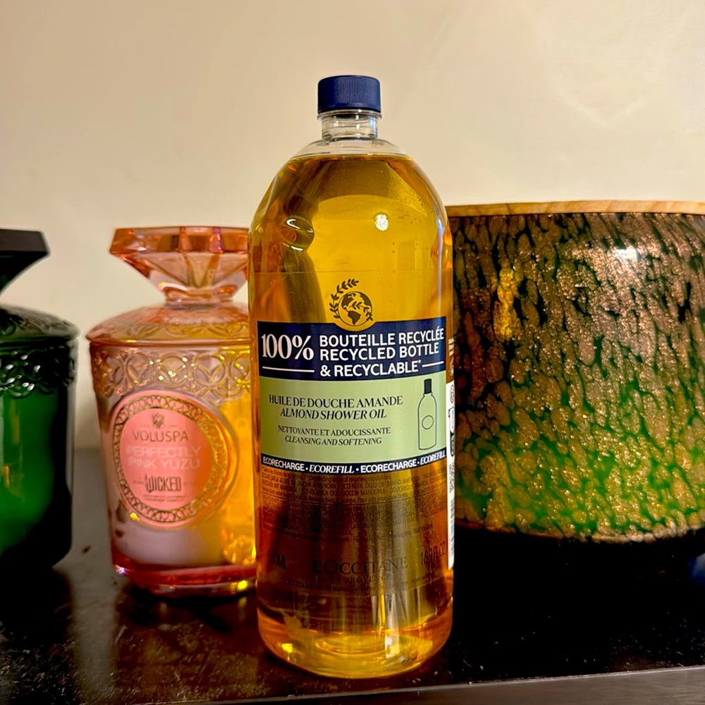 L’Occitane Almond Shower Oil Refill NWOT
Never opened
500ML 16.9 Fl Oz